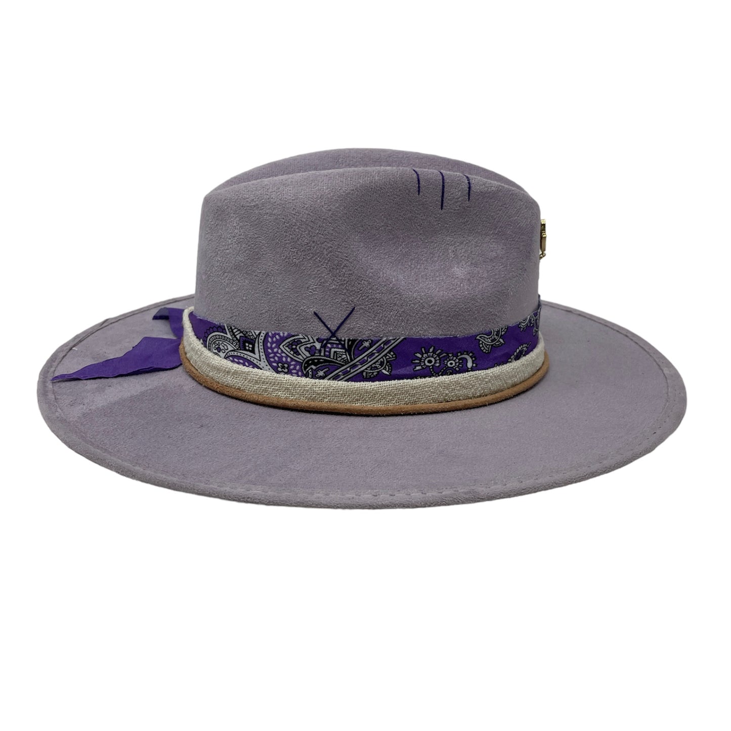 Hat with pin lila