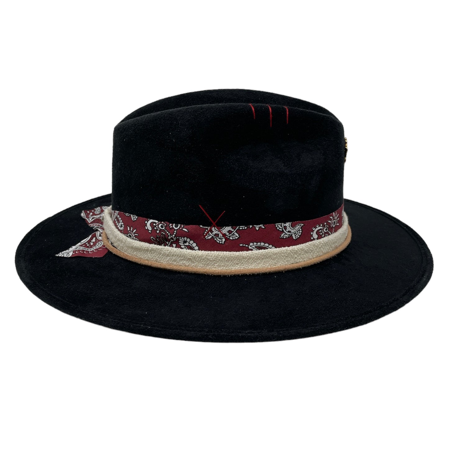 Hat with pin negro